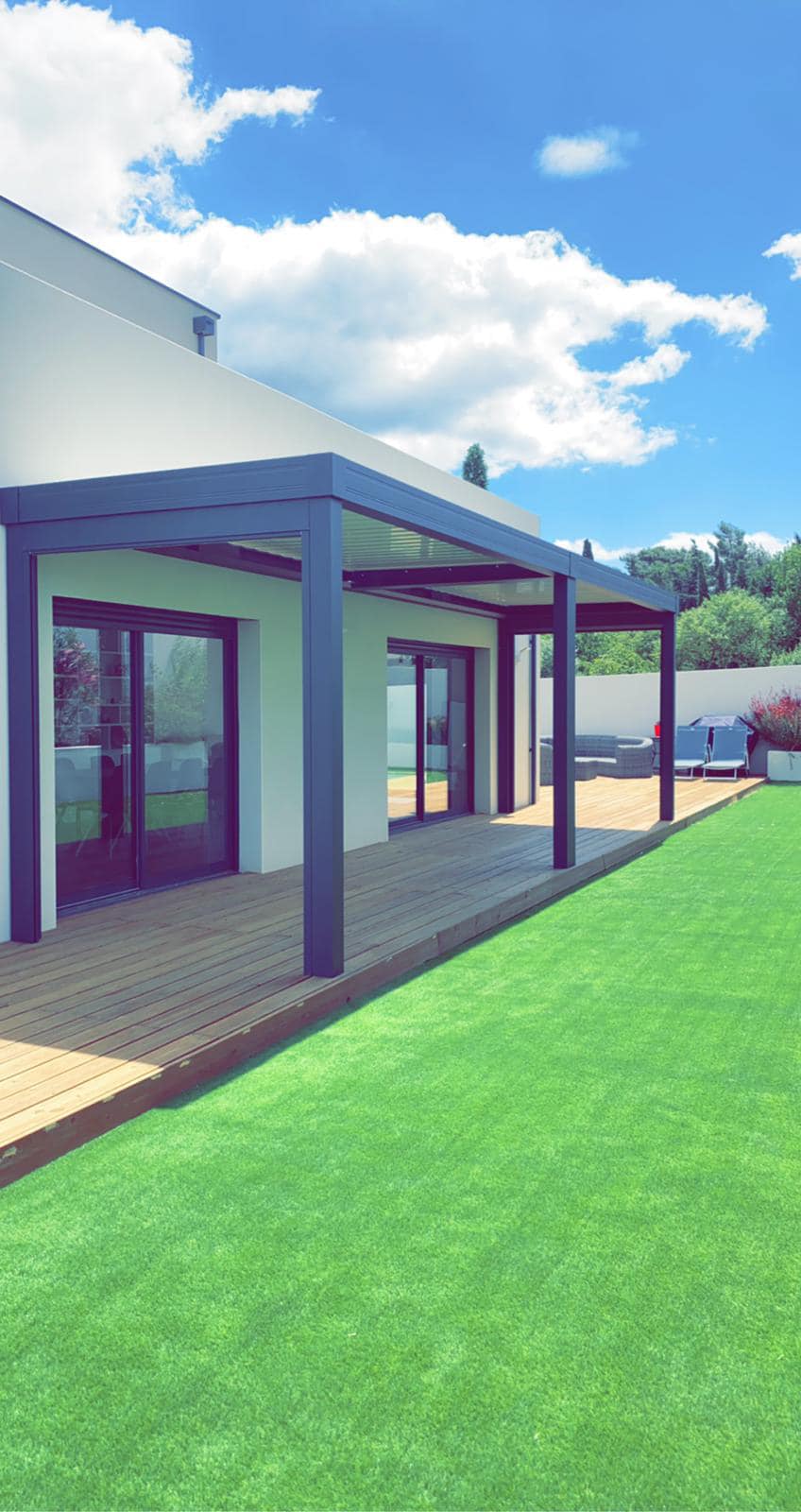 Pergola bioclimatique avec toit plat
