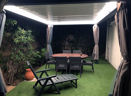 Pergola bioclimatique avec éclairage à leds