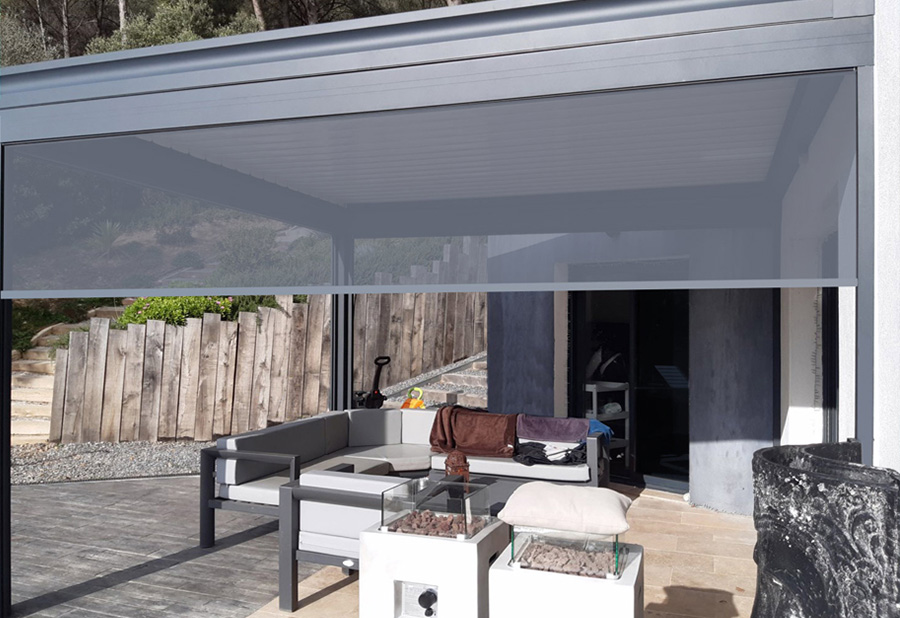 Pergola bioclimatique adossée à une maison à Narbonne