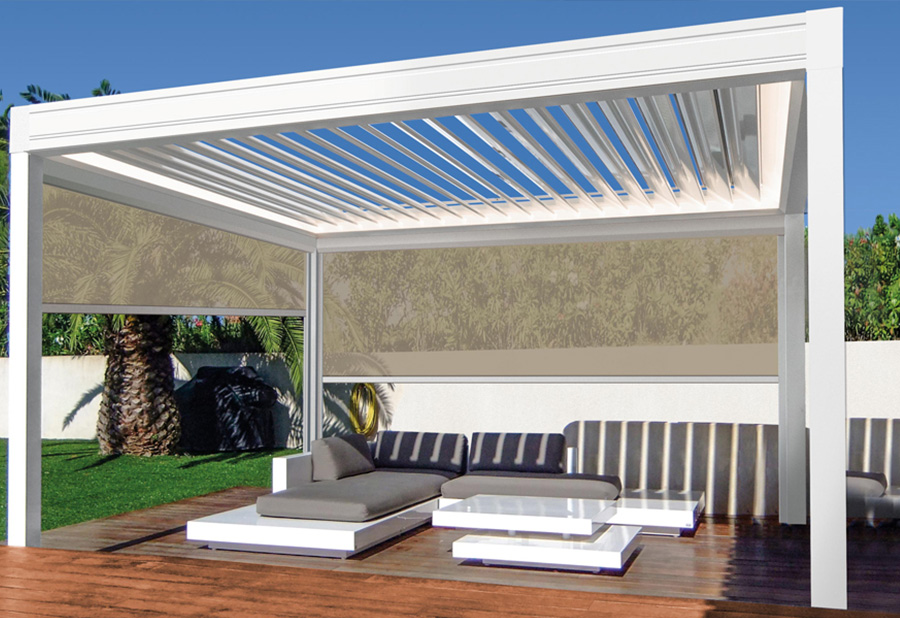 Pergola bioclimatique dans le jardin